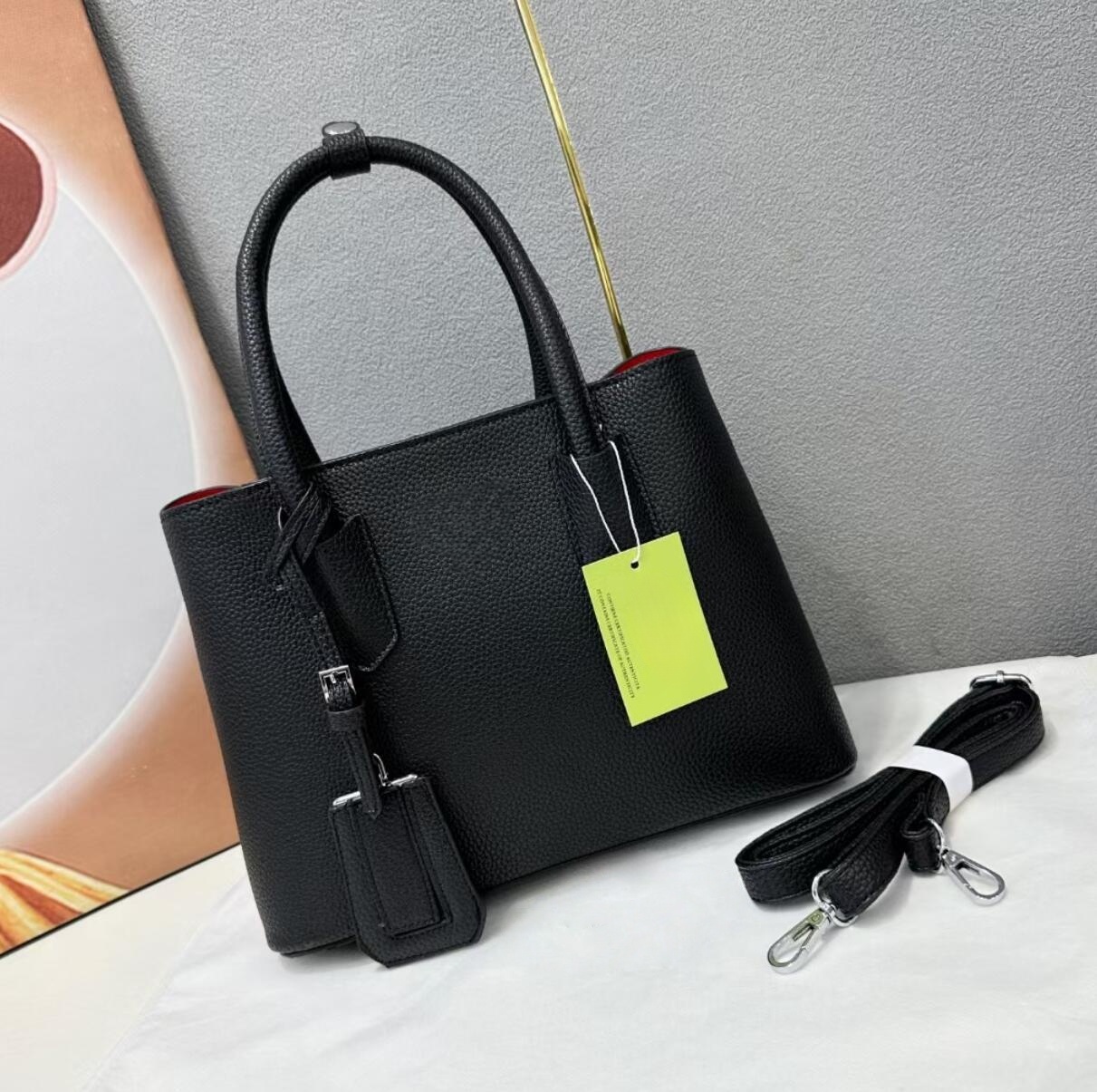 Black Grained Leather Tote Bag - đánh giá và giá Women Bags Prada