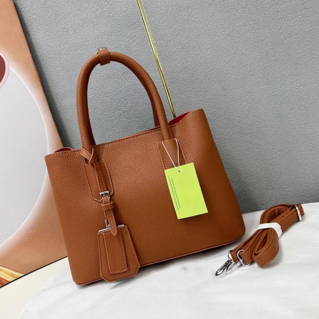 Black Grained Leather Tote Bag - đánh giá và giá Women Bags Prada
