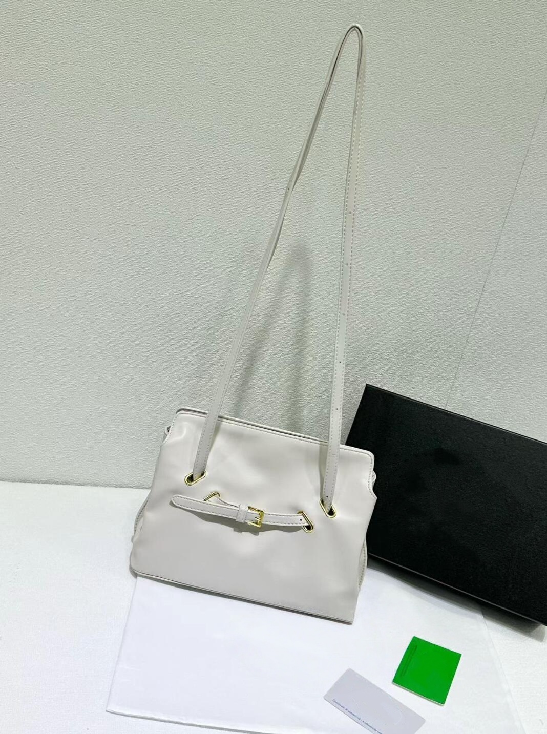 Classic Retro Brown Cowhide Bo - đánh giá và giá Women Bags Prada