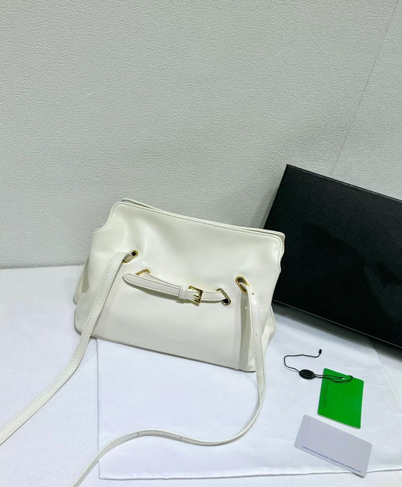 Classic Retro Brown Cowhide Bo - đánh giá và giá Women Bags Prada