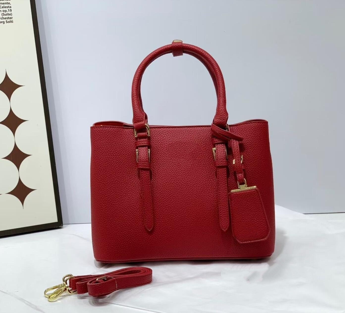 Black Leather Top Handle Tote  - đánh giá và giá Women Bags Prada