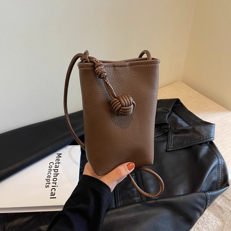 Versatile, Artistic, and Sligh - đánh giá và giá Women Bags Leather