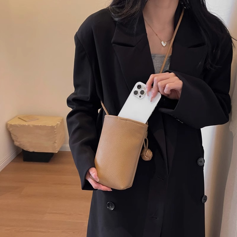 Versatile, Artistic, and Sligh - đánh giá và giá Women Bags Leather