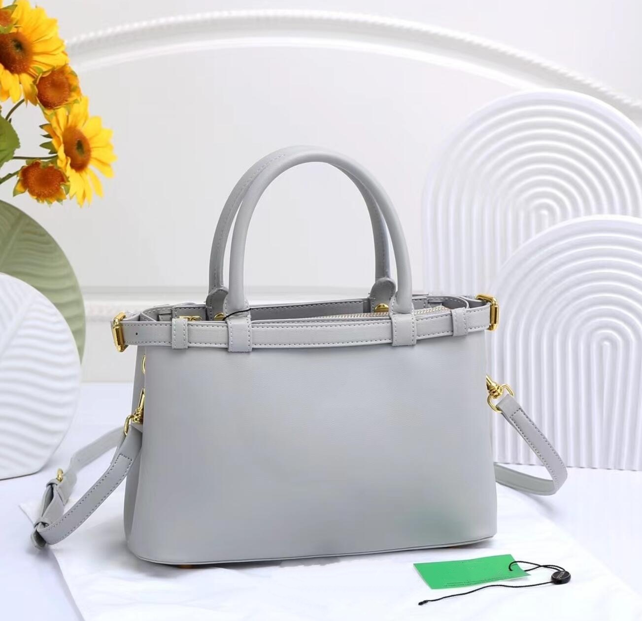 Daily Essential Brown Rectangu - đánh giá và giá Women Bags Prada