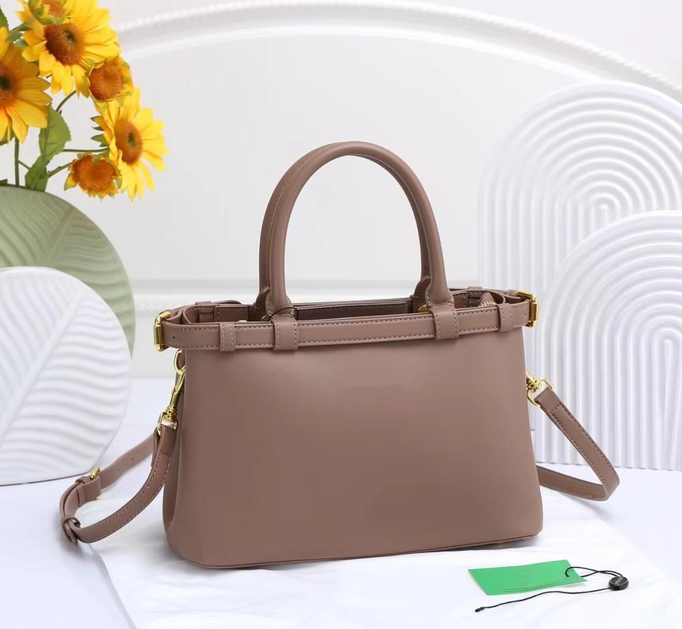 Daily Essential Brown Rectangu - đánh giá và giá Women Bags Prada