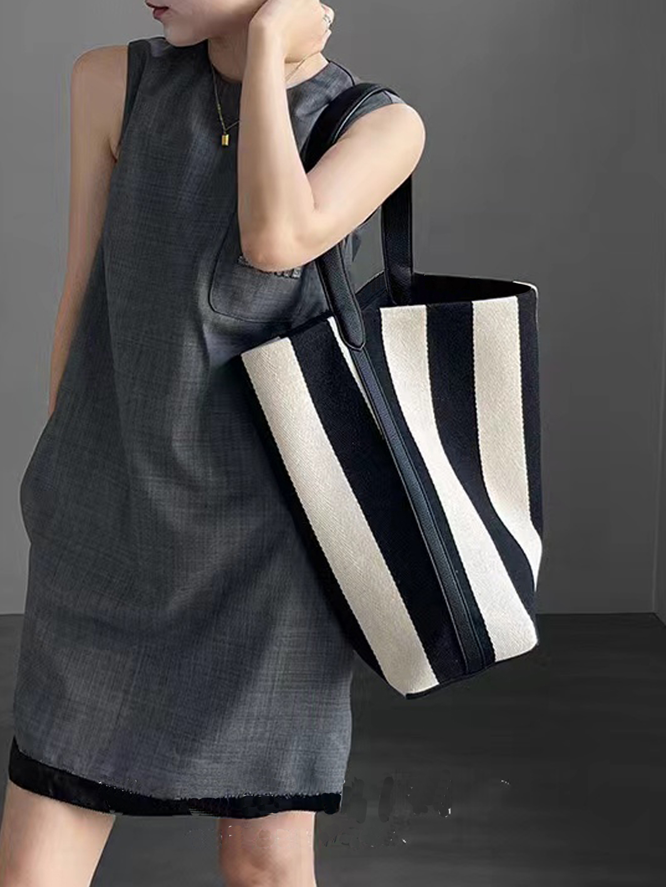 Niche striped canvas bucket ba - đánh giá và giá Women Bags Zara