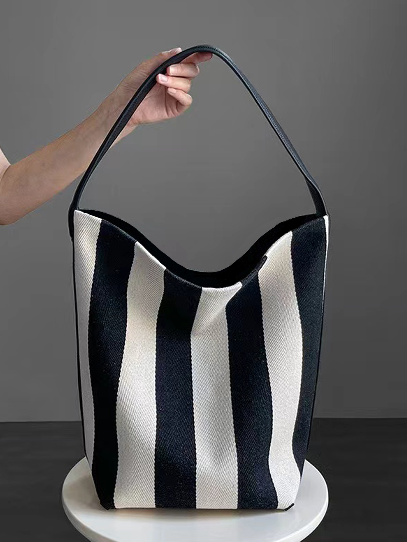 Niche striped canvas bucket ba - đánh giá và giá Women Bags Zara