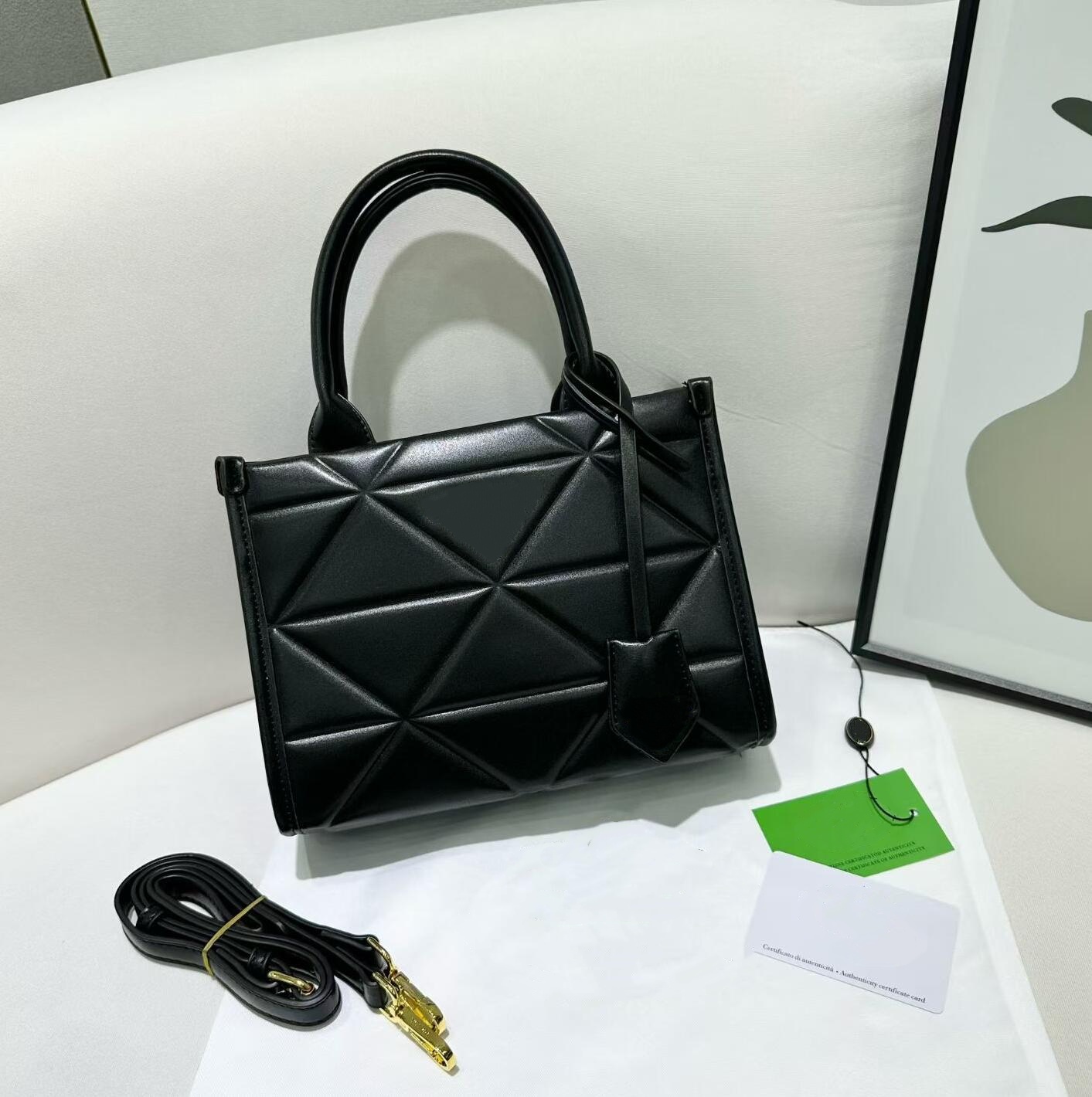 Black Grained Leather Top Hand - đánh giá và giá Women Bags Prada
